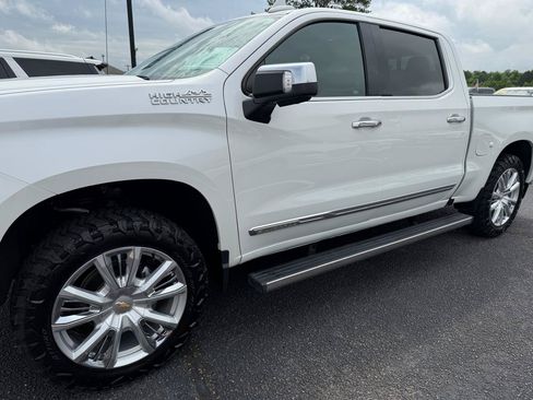 Used 2024 Chevrolet Silverado 1500 High Country AWD/4WD image 9