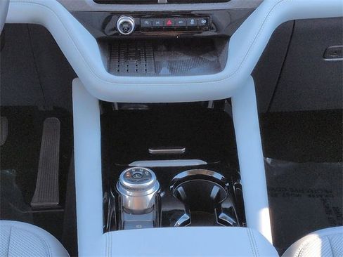 Certified 2025 Ford Explorer Platinum w/ Ultimate Package image 19