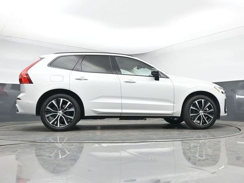 Used 2023 Volvo XC60 B5 Plus image 43