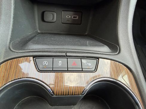 Certified 2023 GMC Acadia SLE w/ Driver Convenience Package AWD/4WD image 30