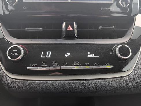 Used 2021 Toyota Corolla LE FWD image 14