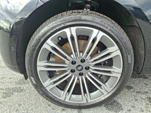 New 2025 Land Rover Range Rover SE image 9