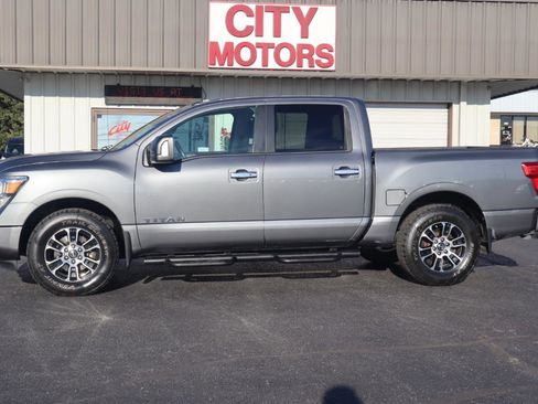 Used 2021 Nissan Titan SV w/ SV Convenience Package image 10