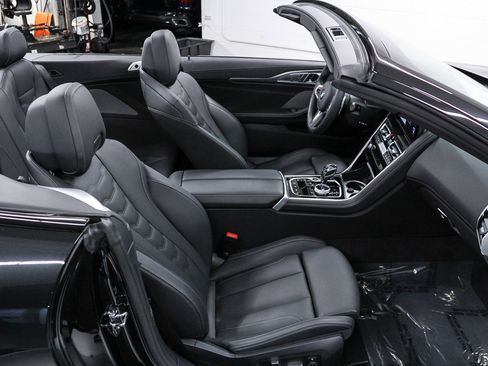 Used 2025 BMW 840i Convertible w/ Comfort Seating Package image 23