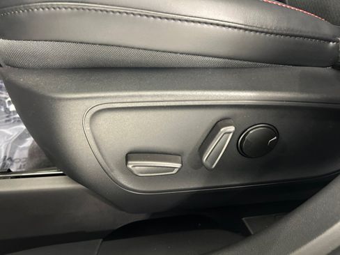 Used 2025 Ford Escape ST-Line FWD image 12