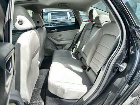 Used 2023 Volkswagen Jetta SE w/ Panoramic Sunroof Package FWD image 4