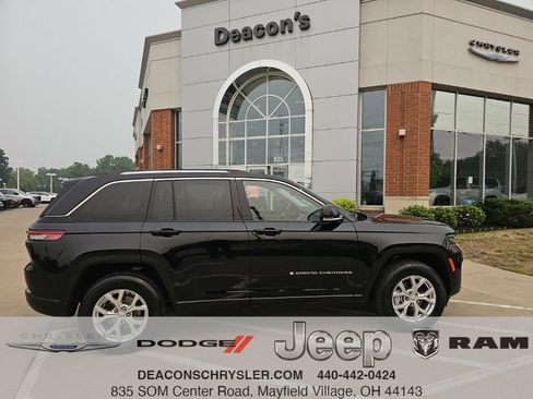 Certified 2023 Jeep Grand Cherokee Limited w/ Luxury Tech Group II AWD/4WD image 1