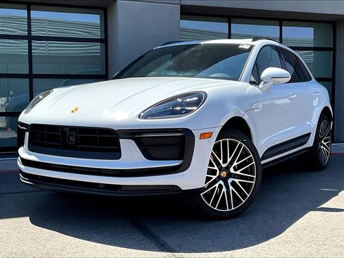 Certified 2025 Porsche Macan image 1