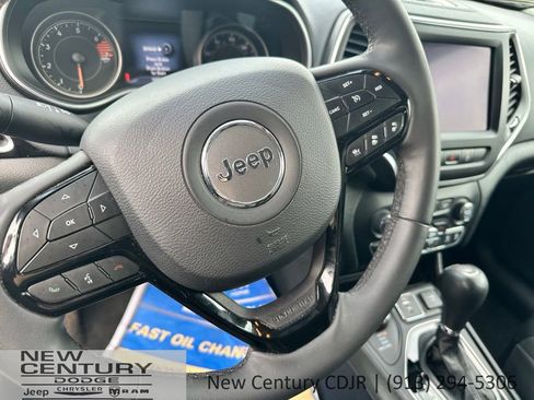 Used 2023 Jeep Cherokee Altitude Lux AWD/4WD image 7