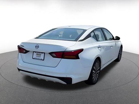 Used 2025 Nissan Altima 2.5 SV FWD image 11