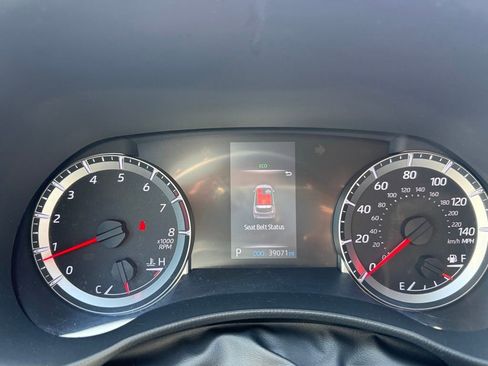 Used 2021 Toyota Highlander LE AWD/4WD image 23