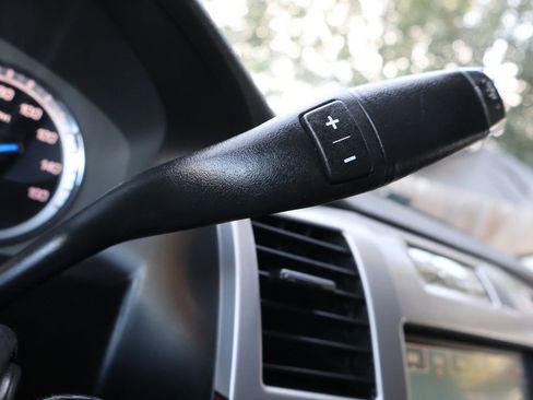 Used 2011 Cadillac Escalade AWD image 34