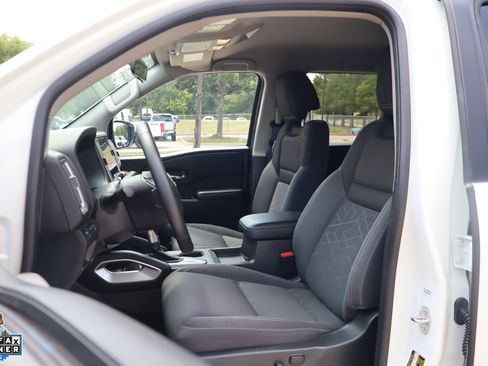 Used 2025 Nissan Frontier SV w/ SV Convenience Package RWD image 11