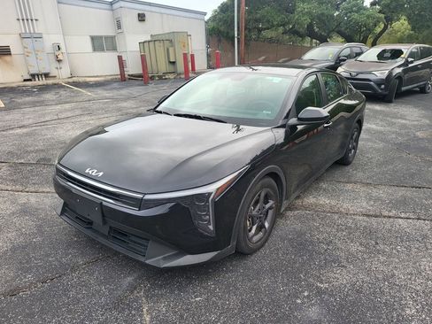 Used 2025 Kia K4 LXS FWD image 1