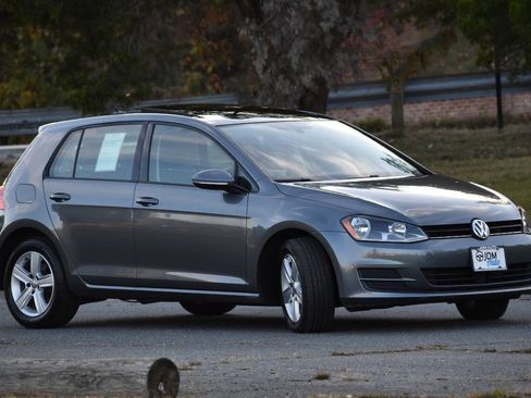 Used 2017 Volkswagen Golf S FWD image 4