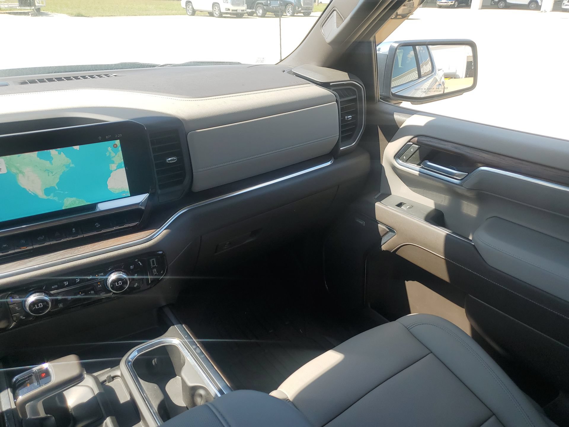 Used 2023 GMC Sierra 1500 SLT w/ SLT Premium Package AWD/4WD image 11