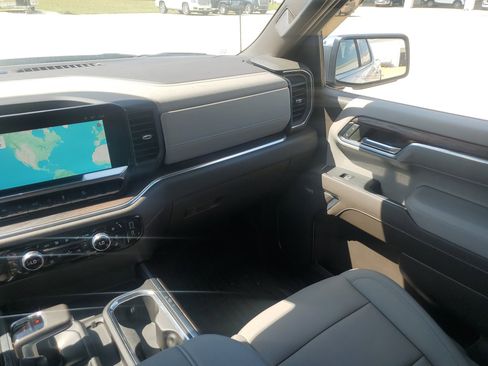 Used 2023 GMC Sierra 1500 SLT w/ SLT Premium Package AWD/4WD image 11