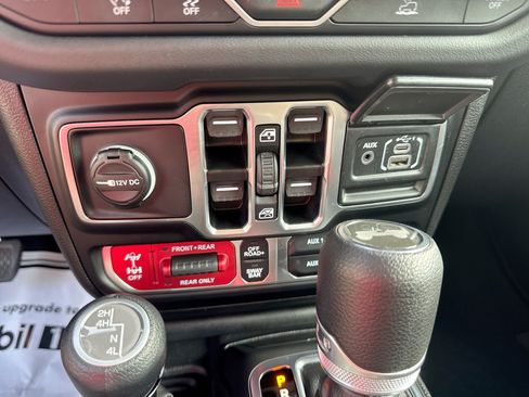 Used 2026 Jeep Wrangler Unlimited Rubicon AWD/4WD image 22