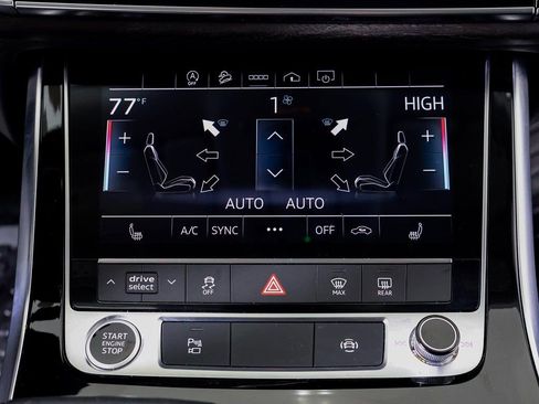 Used 2023 Audi Q8 Premium image 18