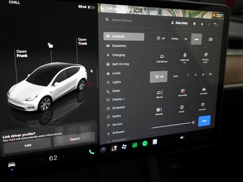 Used 2023 Tesla Model Y Long Range AWD/4WD image 23