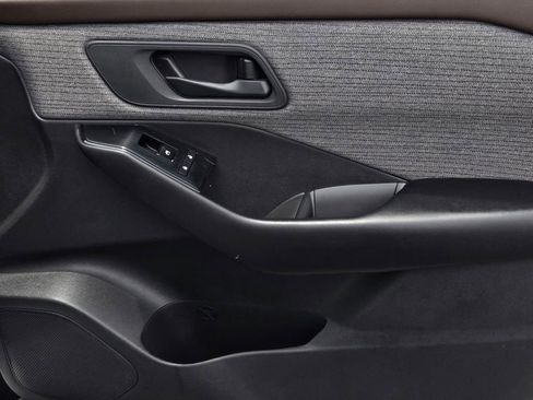Used 2023 Nissan Rogue S FWD image 8