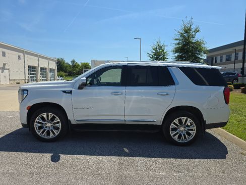 Used 2021 GMC Yukon SLT w/ SLT Luxury Plus Package AWD/4WD image 6