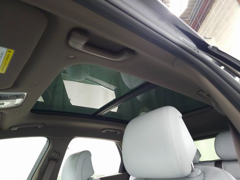 Used 2026 Genesis GV70 2.5T Advanced image 14