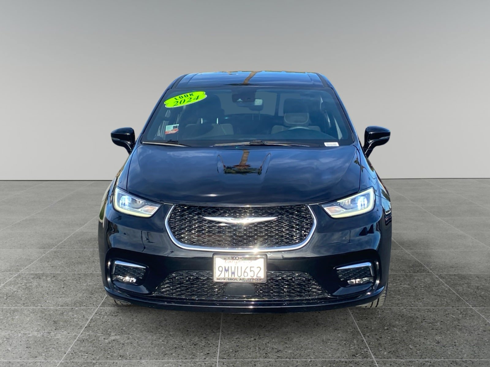 Used 2024 Chrysler Pacifica Touring FWD image 8