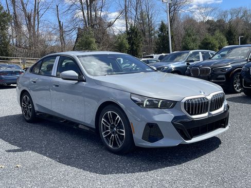 New 2026 BMW 530i xDrive w/ M Sport Package AWD/4WD image 3