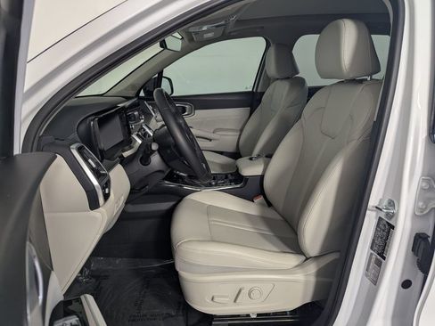 Used 2022 Kia Sorento S w/ Panoramic Sunroof Package FWD image 11