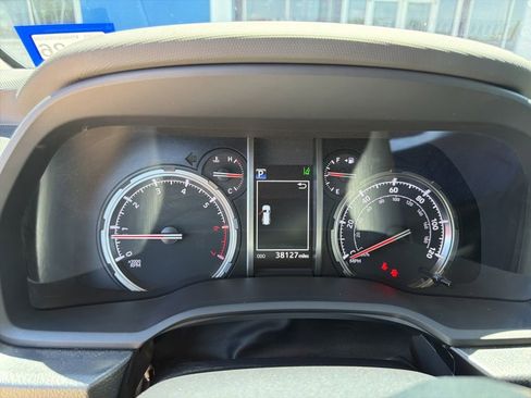 Used 2024 Toyota 4Runner TRD Off-Road Premium AWD/4WD image 8