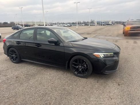 Used 2023 Honda Civic Sport image 3