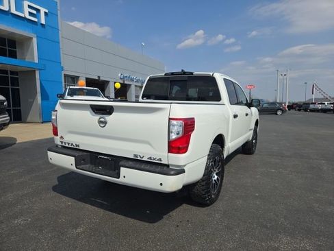 Used 2022 Nissan Titan SV image 4