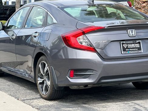 Used 2018 Honda Civic Touring image 4