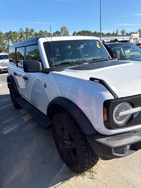 Used 2025 Ford Bronco Outer Banks w/ Black Appearance Package AWD/4WD image 3