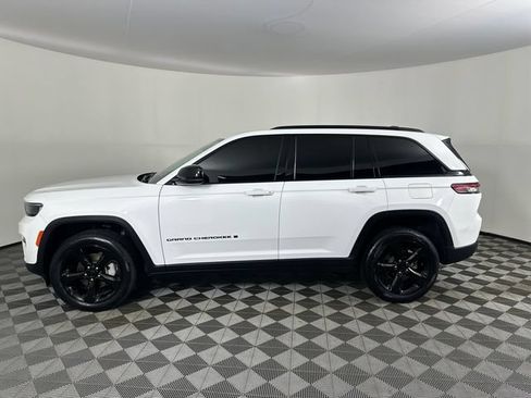 Certified 2023 Jeep Grand Cherokee Limited w/ Black Appearance Package AWD/4WD image 31
