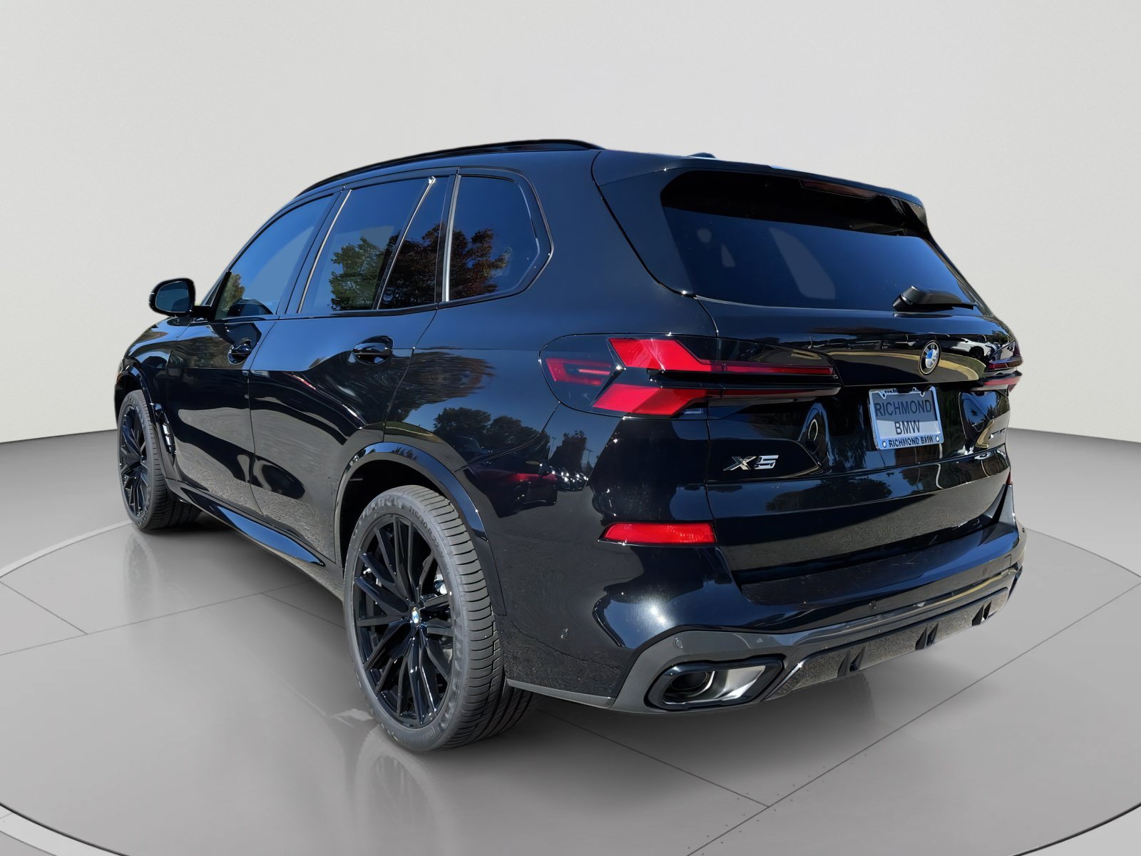 Used 2026 BMW X5 xDrive40i w/ M Sport Package AWD/4WD image 3