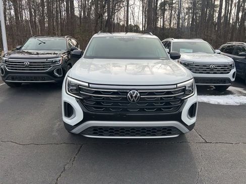 Used 2025 Volkswagen Atlas Peak Edition SE image 7
