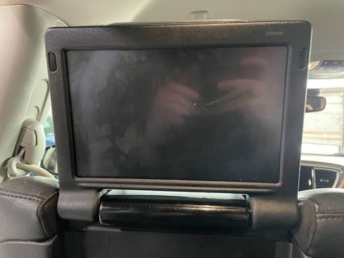 Used 2019 Chrysler Pacifica Touring-L Plus w/ Advanced Safetytec Group image 24