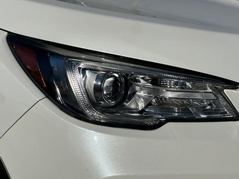 Used 2022 Subaru Ascent Limited w/ Technology Package image 12