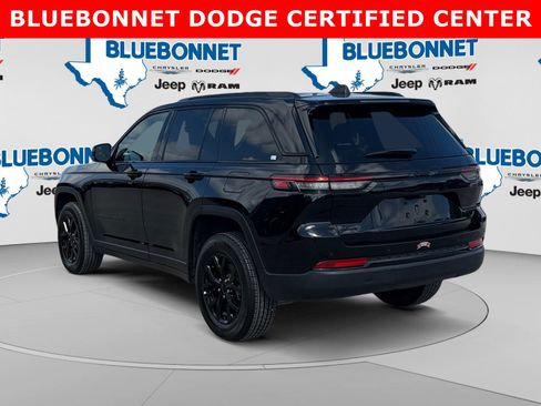 Used 2024 Jeep Grand Cherokee Altitude AWD/4WD image 7
