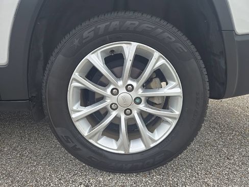 Used 2020 Jeep Cherokee Latitude FWD image 25