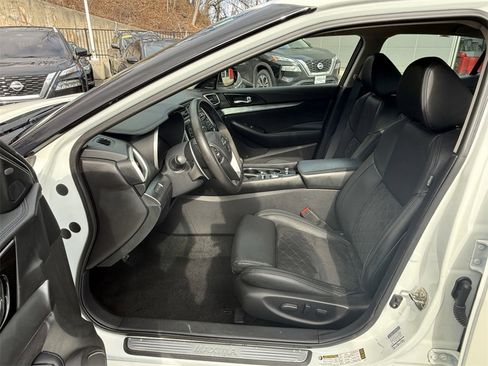 Used 2016 Nissan Maxima SR image 16