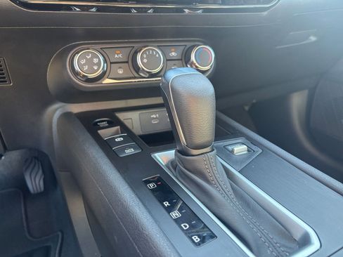 Used 2025 Nissan Kicks SV image 39