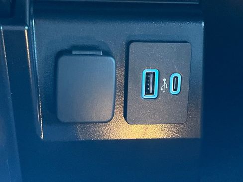 Used 2024 Ford Explorer XLT w/ Equipment Group 202A image 14