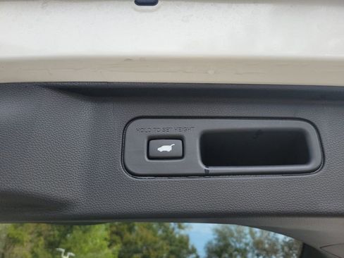 Certified 2025 Honda Pilot Touring image 7