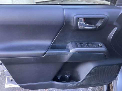 Used 2017 Toyota Tacoma TRD Sport image 25