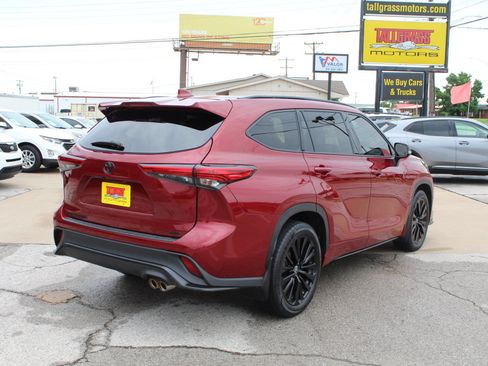 Used 2023 Toyota Highlander XSE FWD image 5