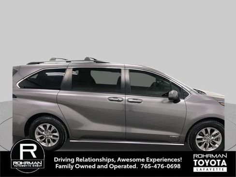 Used 2021 Toyota Sienna LE w/ LE Plus Package FWD image 8