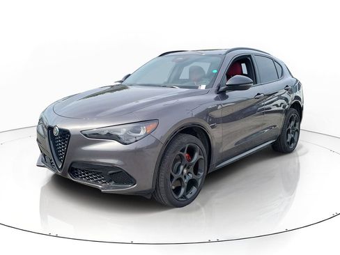 Used 2025 Alfa Romeo Stelvio Sprint AWD/4WD image 2